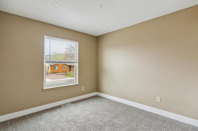 Building Photo - 5245 Mule Deer Dr