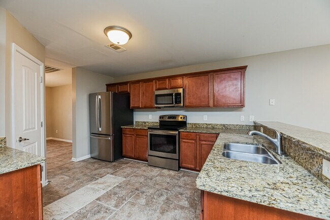 Building Photo - 163 Lyndhurst Dr