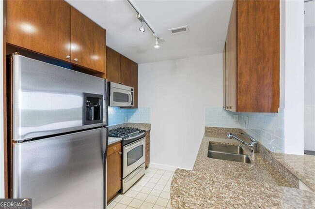 Building Photo - 3338 Peachtree Rd NE