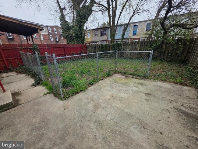 Building Photo - 611 Artisan St