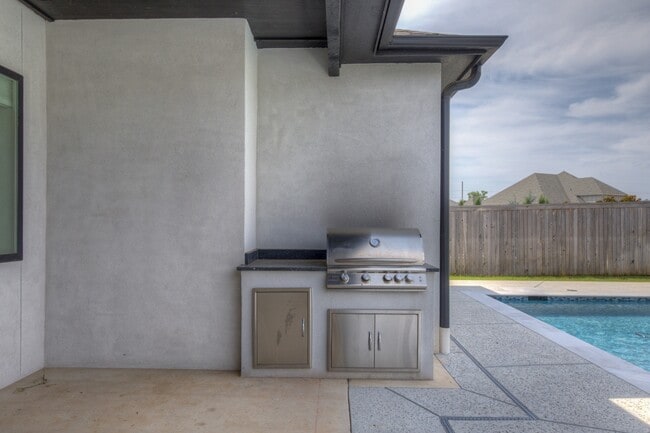 Building Photo - 4608 S Retana Ave W