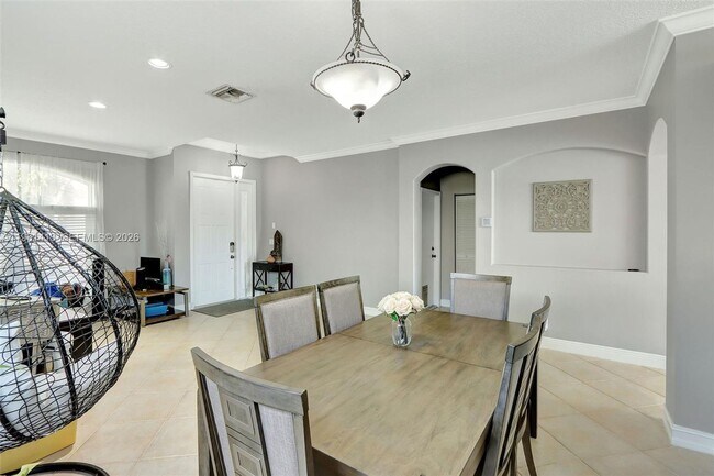 Building Photo - 4450 Banyan Trails Dr