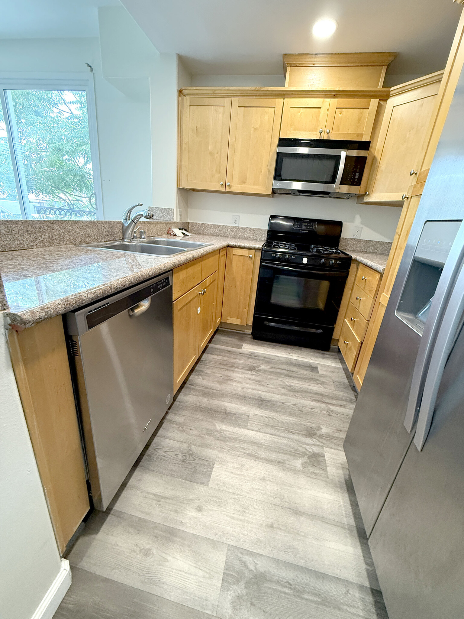 Building Photo - 5330 Satsuma Ave