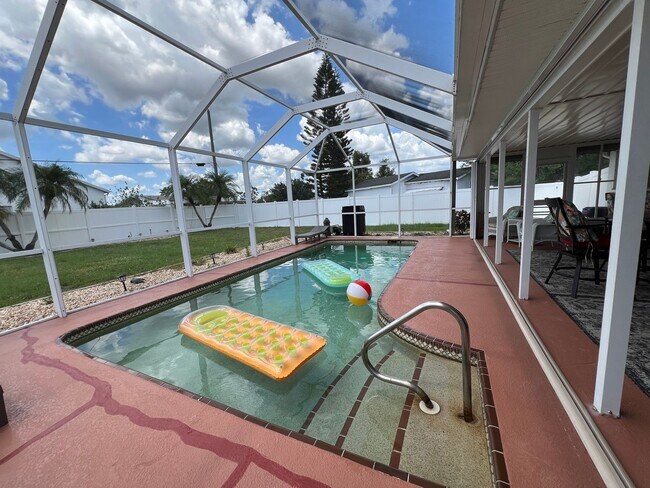 Building Photo - FURNISHED SHORT TERM SEASONAL RENTAL - 2 Bed / 2 Bath - Single Family, Pool Home (Heated) - $3,30...