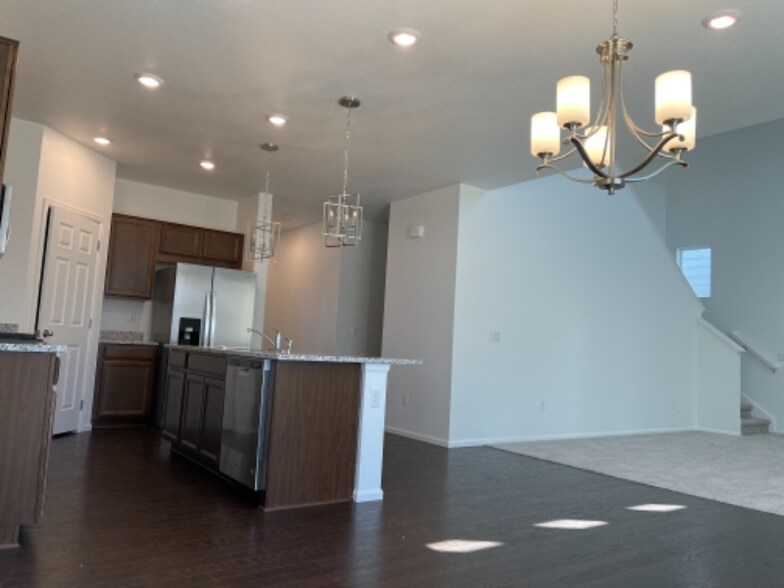 Building Photo - 517 Silver Rock Trl