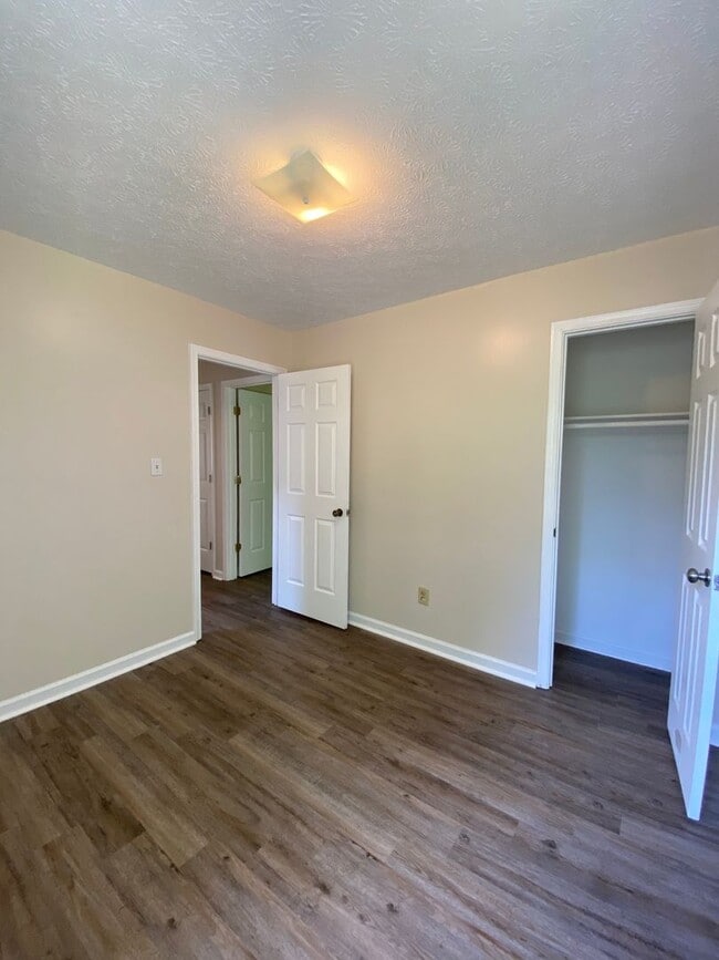 Building Photo - Raintree