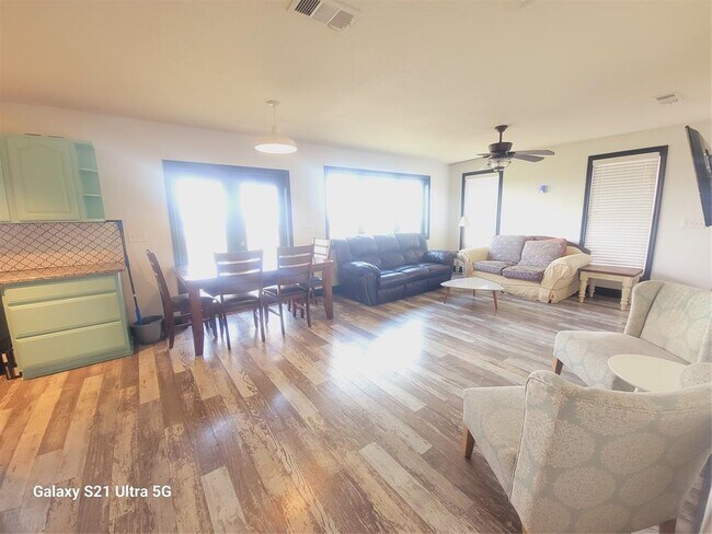 Building Photo - 1150 CR 405