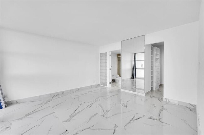 Building Photo - 2841 N Ocean Blvd