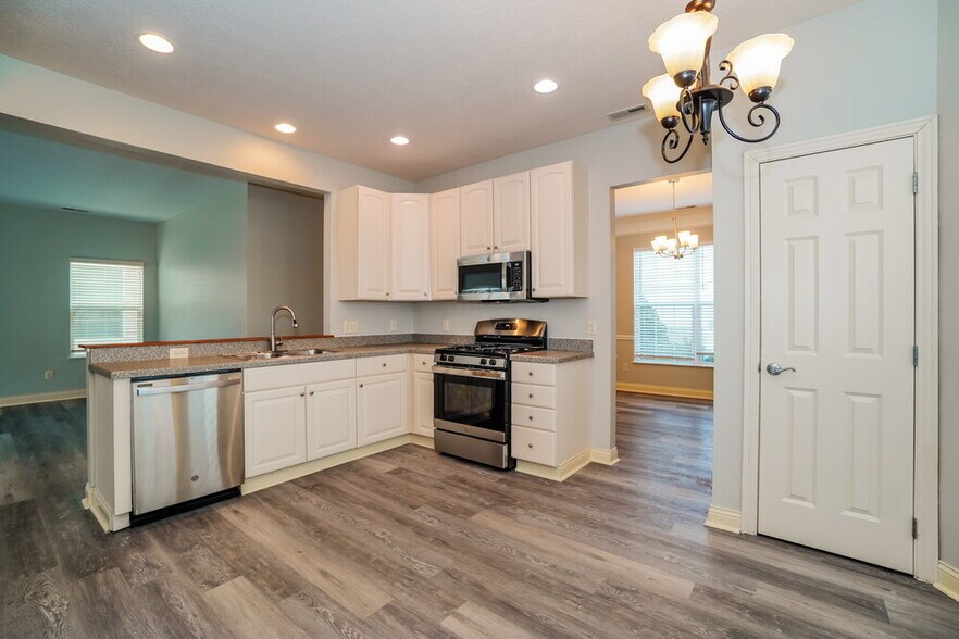 Building Photo - 7209 Upper Albany Dr