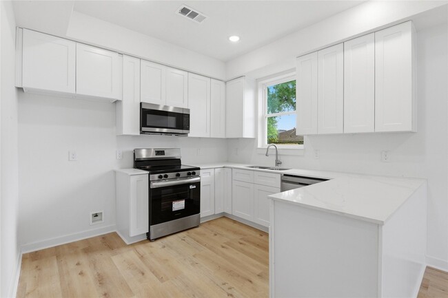 Building Photo - 4610 Providence St