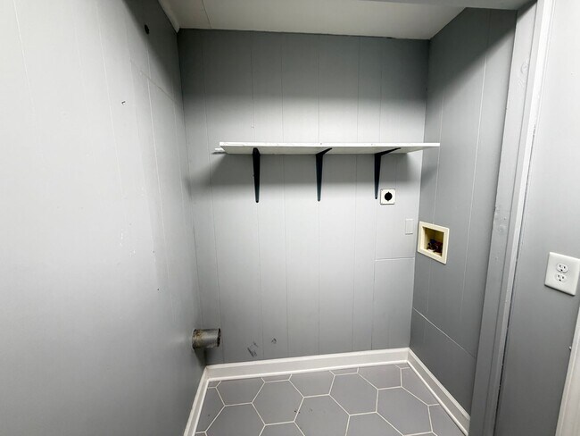 Building Photo - The 3 Bedroom In St. Matthews You've Been Looking For!