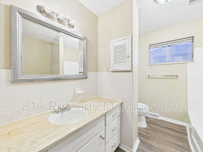 Building Photo - 131 S Crescent Ave