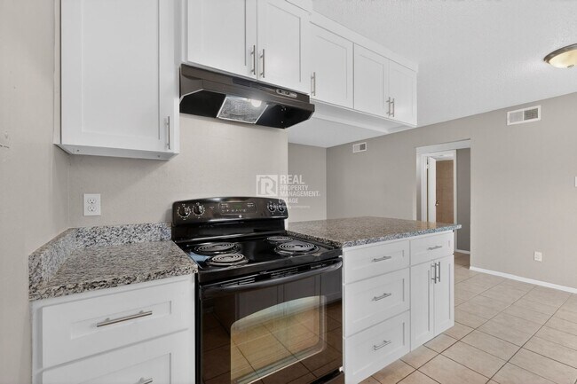 Building Photo - 8024 Cambridge Cir