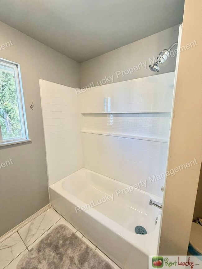 Building Photo - 4901 SW 327th Pl
