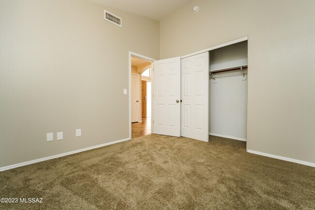 Building Photo - 1486 W Sand Pebble Dr