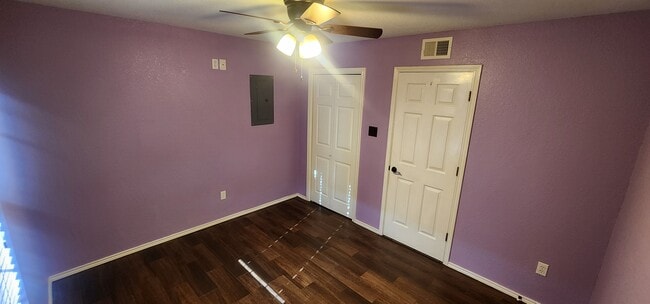 Building Photo - 807 Sabinas St