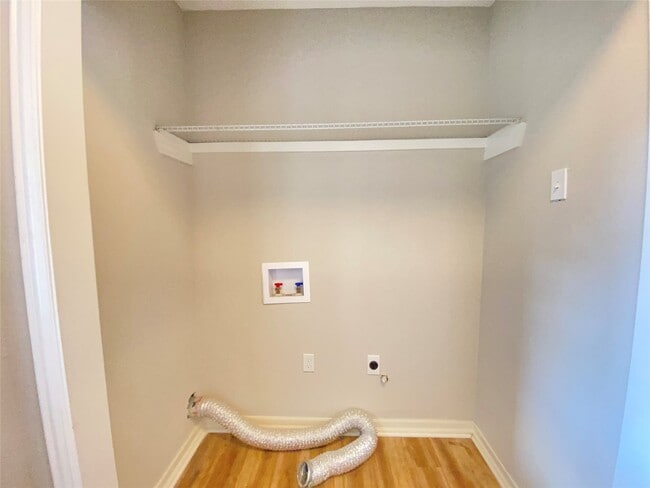 Building Photo - 410 Woolworth St