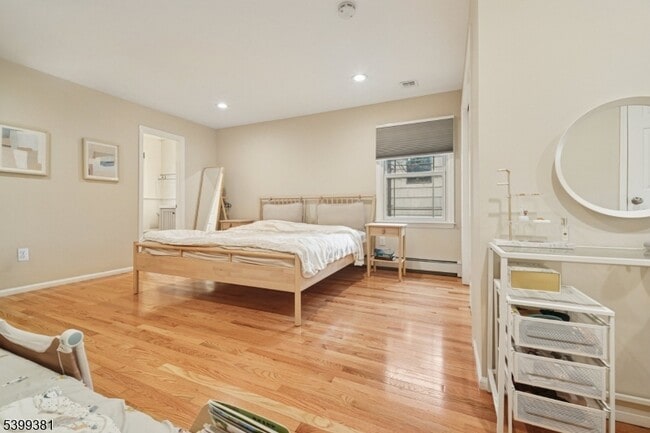 Building Photo - 17 Edison Dr