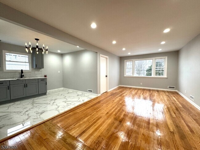 Building Photo - 9 Westervelt Pl