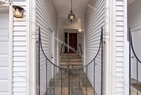 Building Photo - Updated, Spacious 2 Bedroom, Pet Friendly ...