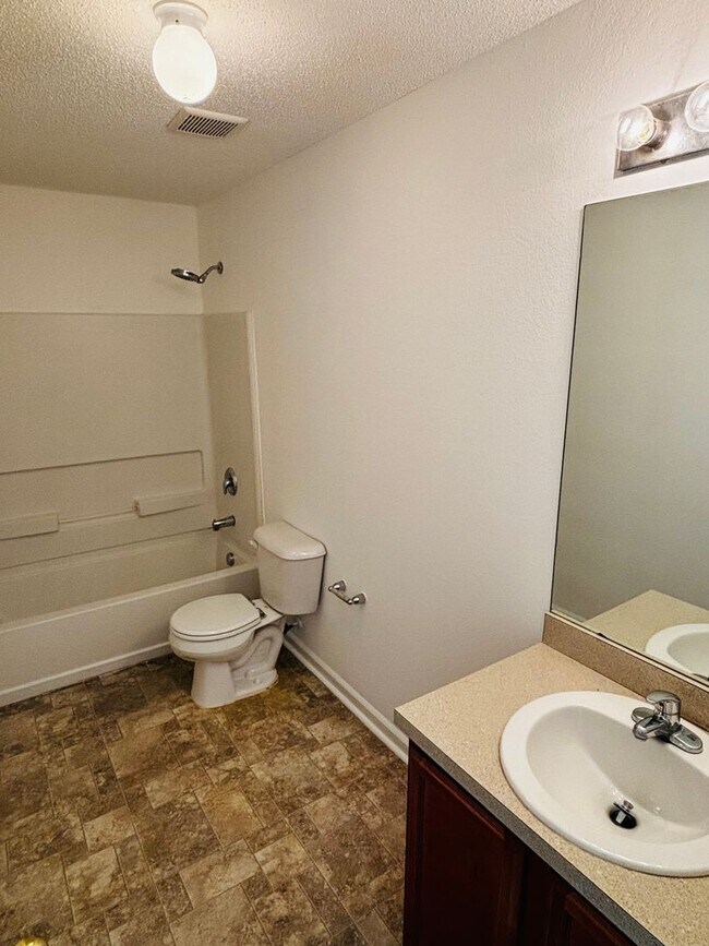 Building Photo - Now Available for Rent – Spacious 3 Bedroo...