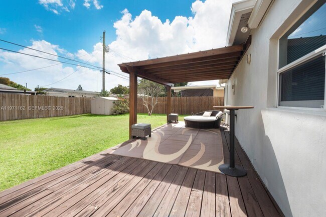 Building Photo - 5224 NE 1st Ave.