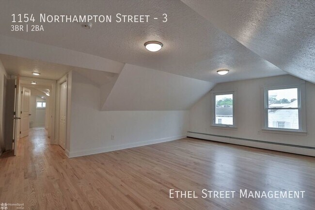 Building Photo - 1154 Northampton St