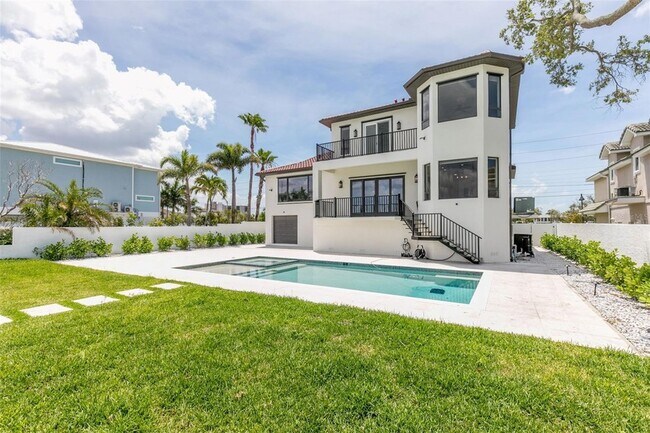 Building Photo - 4 Paradise Ln