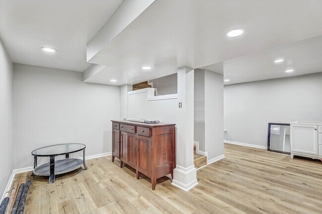 Building Photo - 1644 N 73rd Ct