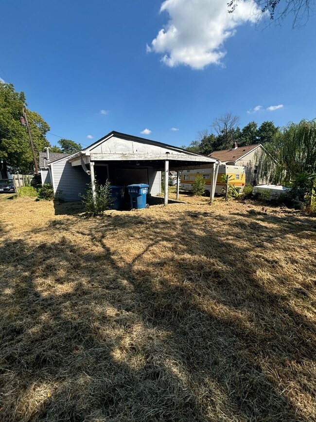 Nice, Clean 2BD/1BA 1602 Park St South Roxana IL 62087 Apartment Finder