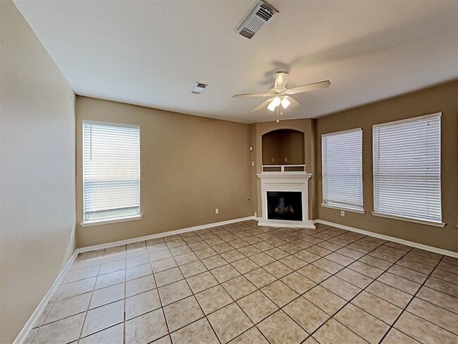 Building Photo - 411 Cedar Point Dr