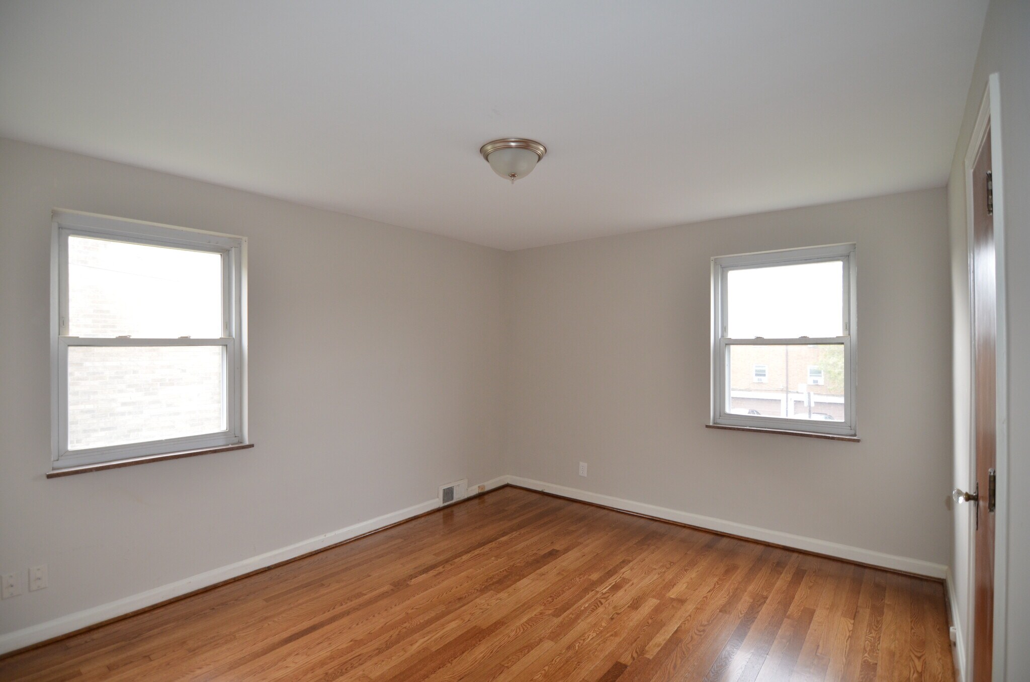 Building Photo - 7233 Brookcrest Dr