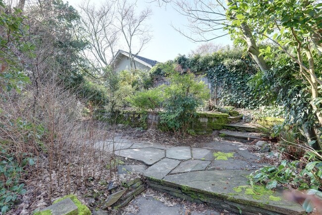 Building Photo - Charming 4 Bedrooms Madison Valley Bungalow Home