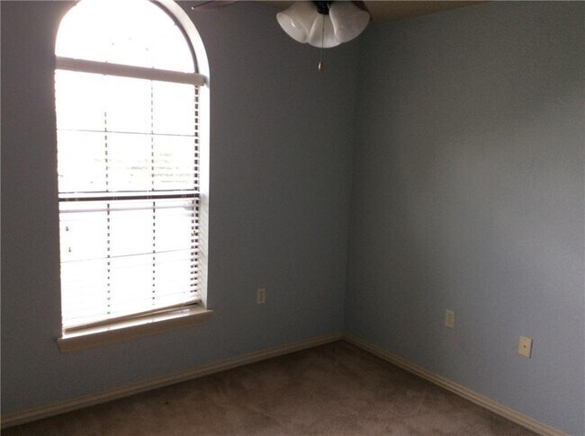 Building Photo - 3586 W Chevaux Dr