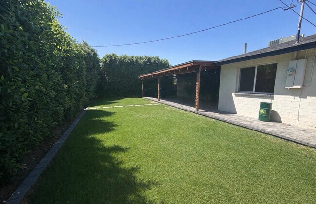 Building Photo - 1237 E Riviera Dr