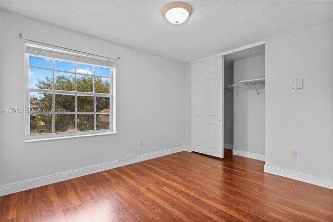 Building Photo - 2658 Sawyer Terrace