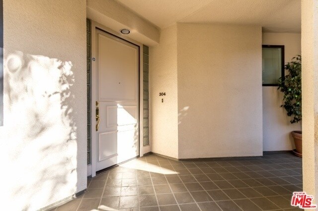 Building Photo - 2131 Century Park Ln