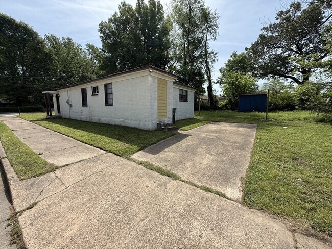 Building Photo - 1537 Boxwood St