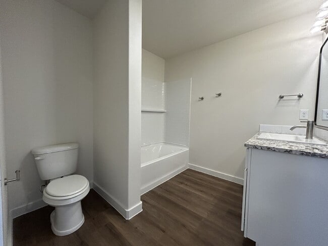 Building Photo - Brand New Burgamy Park Gem, Zoned for Memorial High School!