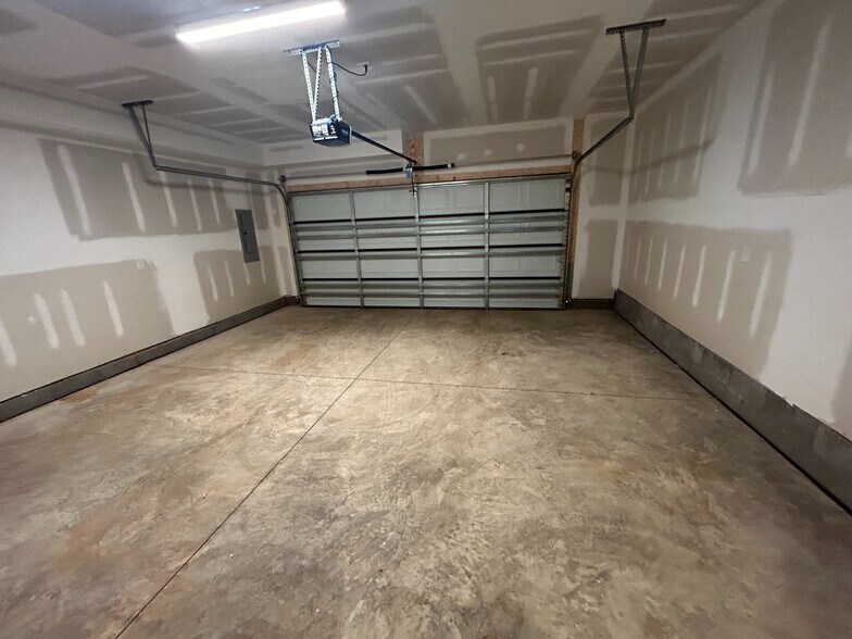 Building Photo - Room in Townhome on Noble Townes Way
