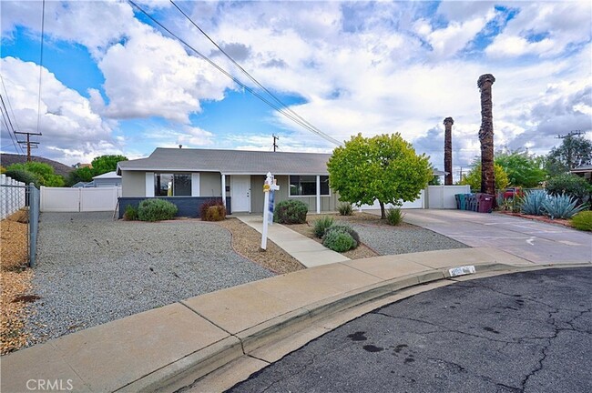 Building Photo - 26960 McCall Ct