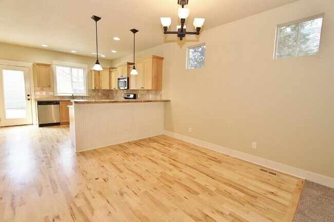 Building Photo - Immaculate Home w/Open Floor-Plan Nestled on the Boise Bench