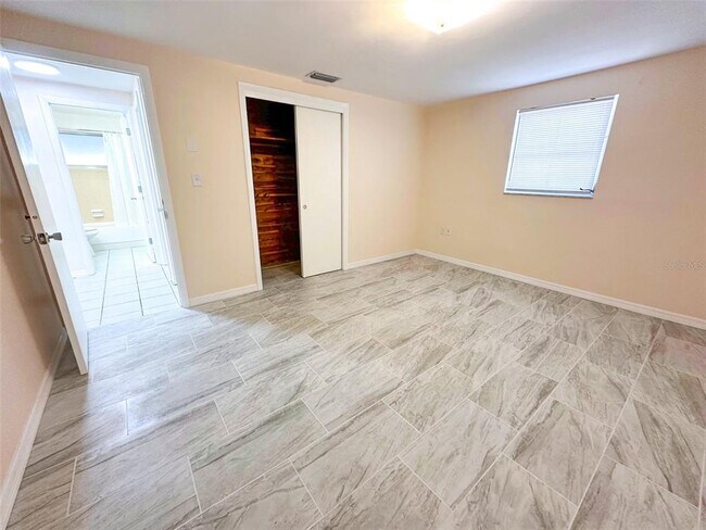 Building Photo - 3607 Cambridge St