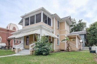 Building Photo - 301 E Palm Ave