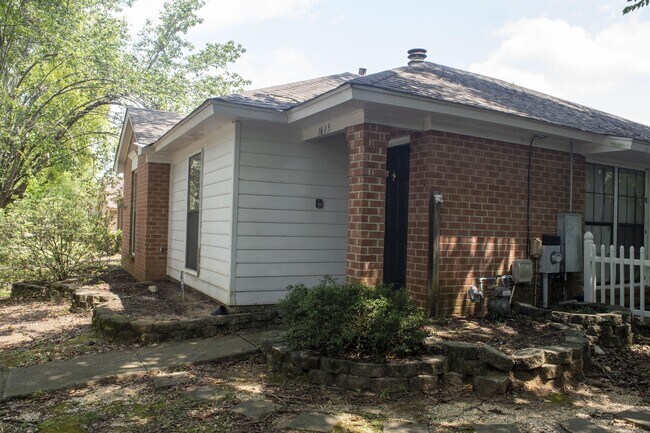 Building Photo - 1615 Woodmere Loop