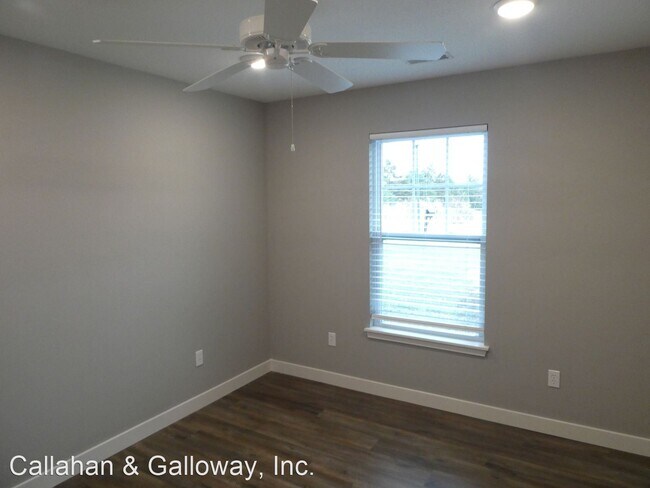 Building Photo - 3 br, 2 bath House - 305 Green Meadows circle
