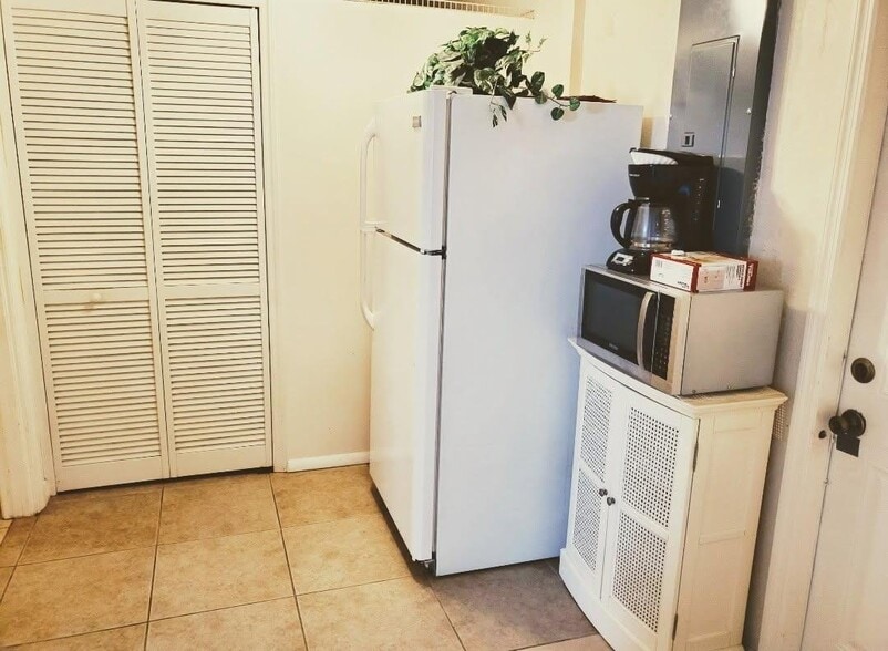 Building Photo - 1405 SE 14th Terrace