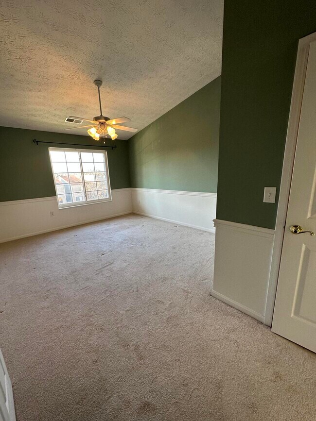 Building Photo - 600 Vincent Way