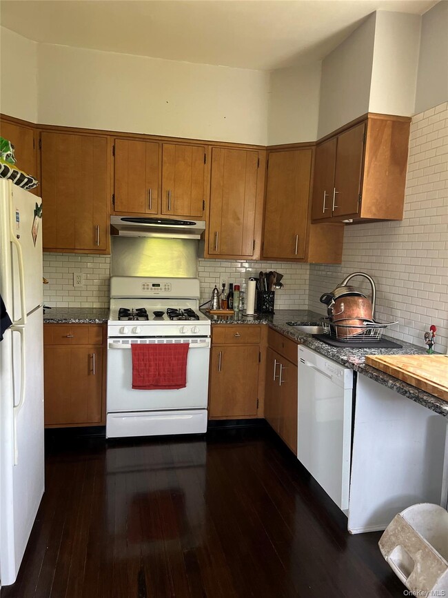 Building Photo - 55 Macri Ave
