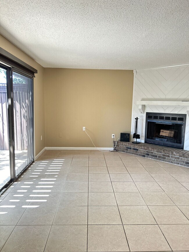Building Photo - 609 Olympic Dr